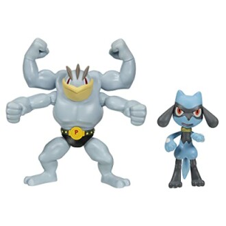 Twee Pokémon actiefiguren, een met vier armen en een kleine blauwe figuur.